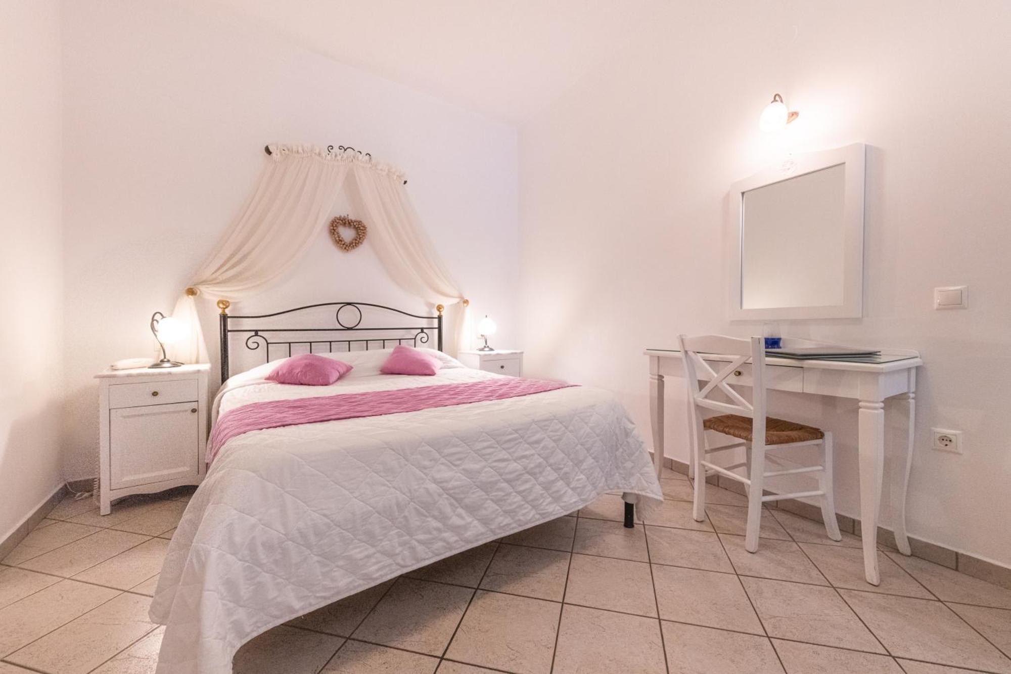 Reverie Santorini Hotel Φηροστεφάνι Εξωτερικό φωτογραφία